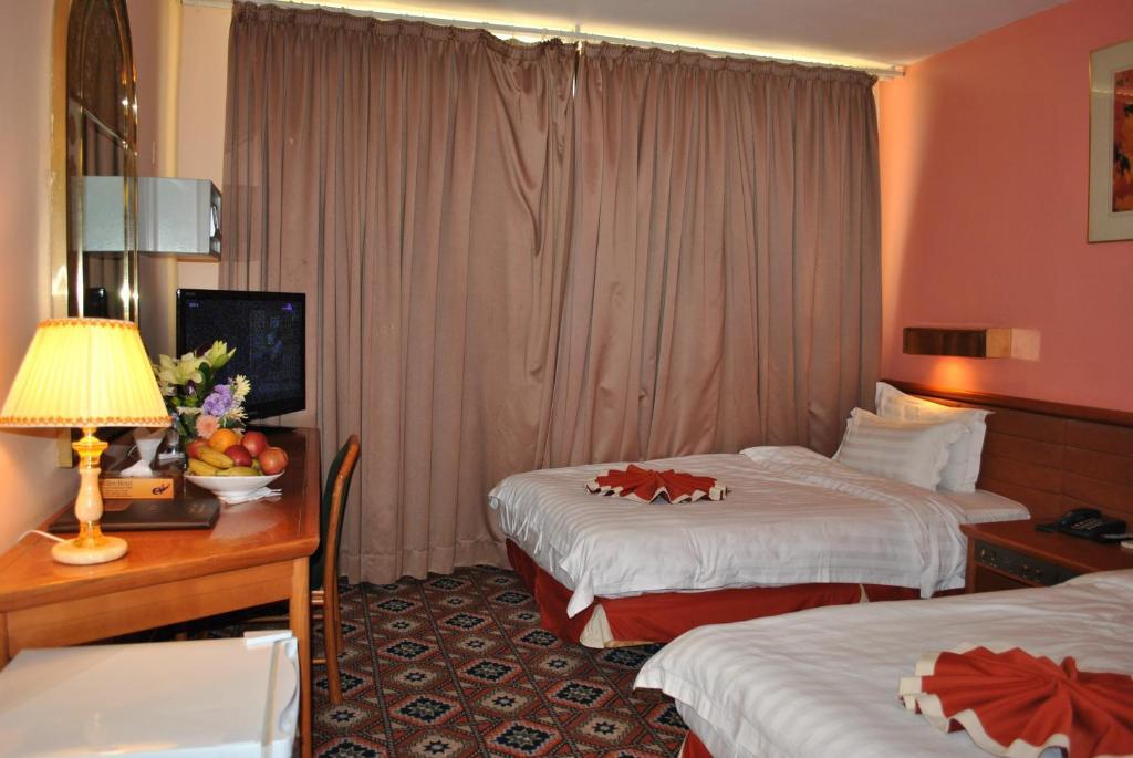 Candles Hotel Wadi Musa Room photo