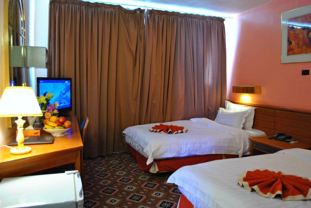 Candles Hotel Wadi Musa Room photo